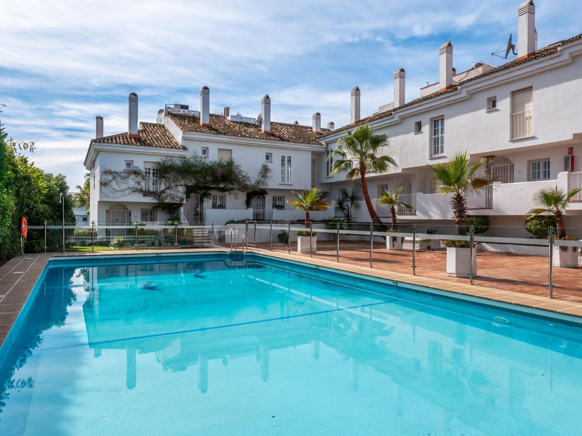3 Bdrm Stylish Apt W Pool In Puerto Banus Marbella Exterior foto